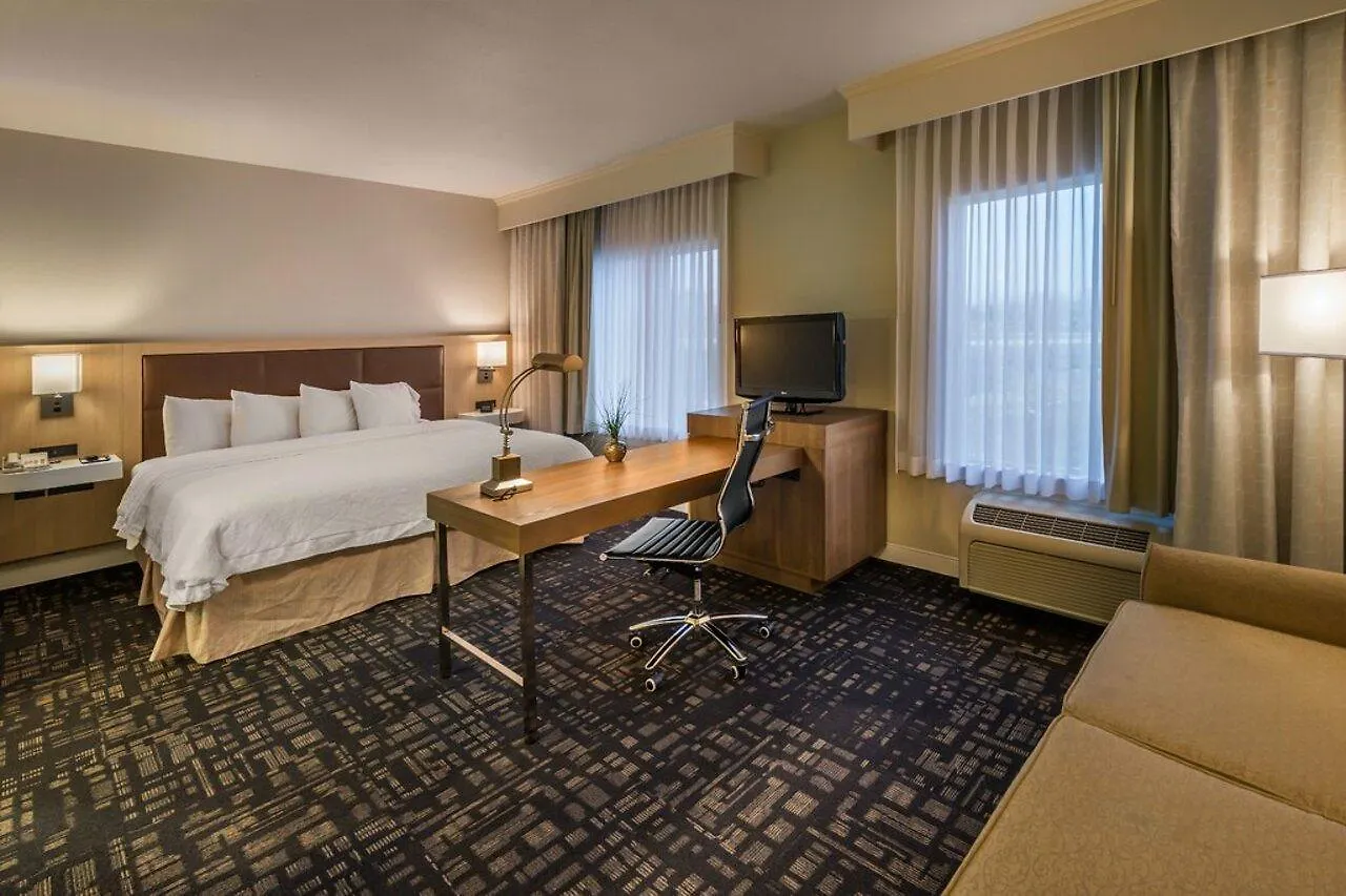 Hampton Inn & Suites Reno Hotel