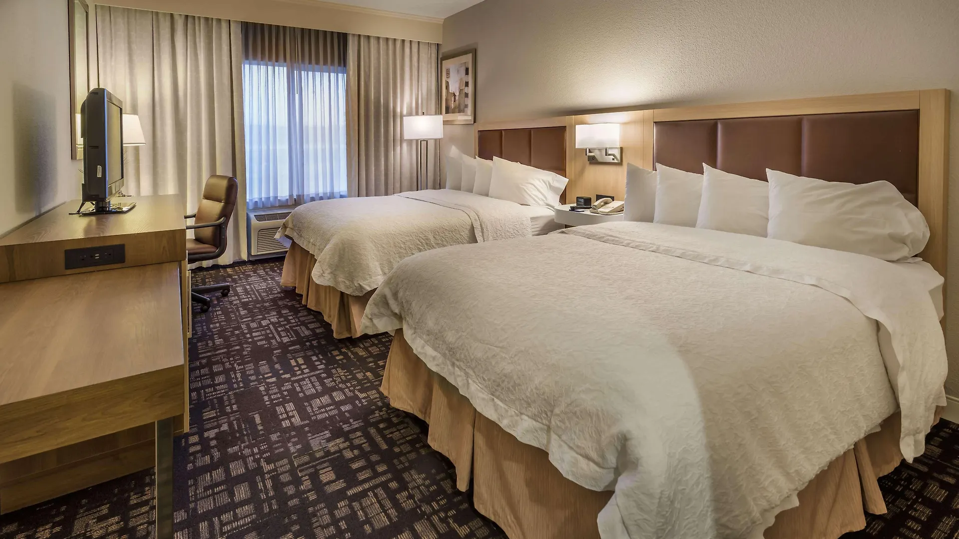 Hampton Inn & Suites Reno 3*,